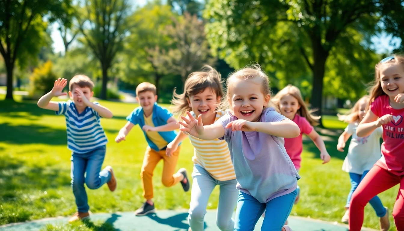 Details jetzt lesen: Kinder spielen energiegeladene Bewegungsspiele im Park.